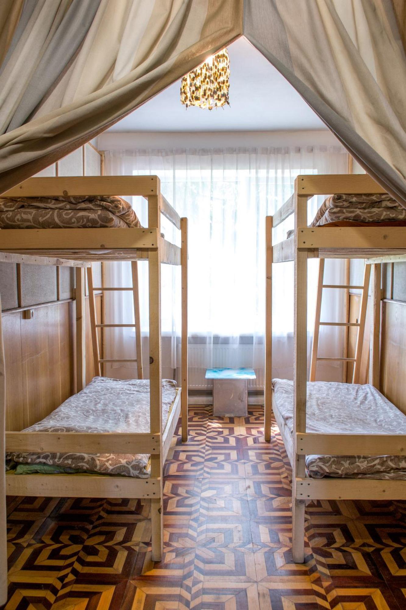 Baron Munchausen Guest House Kamianets-Podilsky Extérieur photo