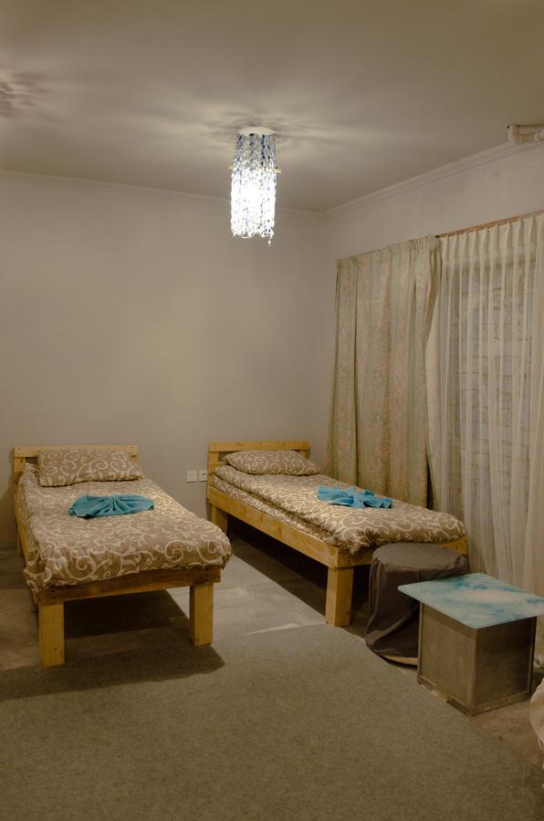 Baron Munchausen Guest House Kamianets-Podilsky Extérieur photo